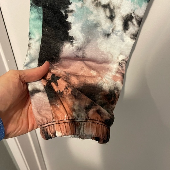 Onzie Tie Dye Joggers - Picture 3 of 8